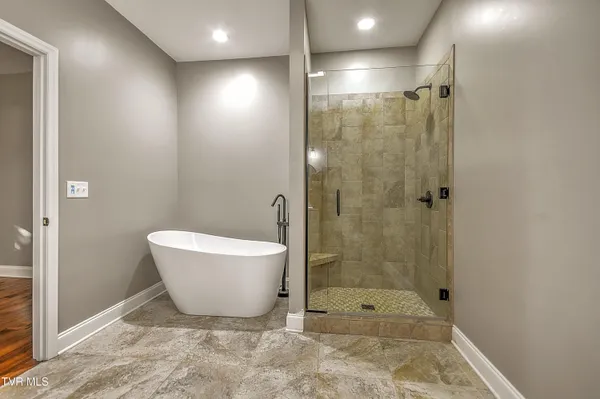 $549,900 | 249 Oak View Circle, Bristol, TN 37620