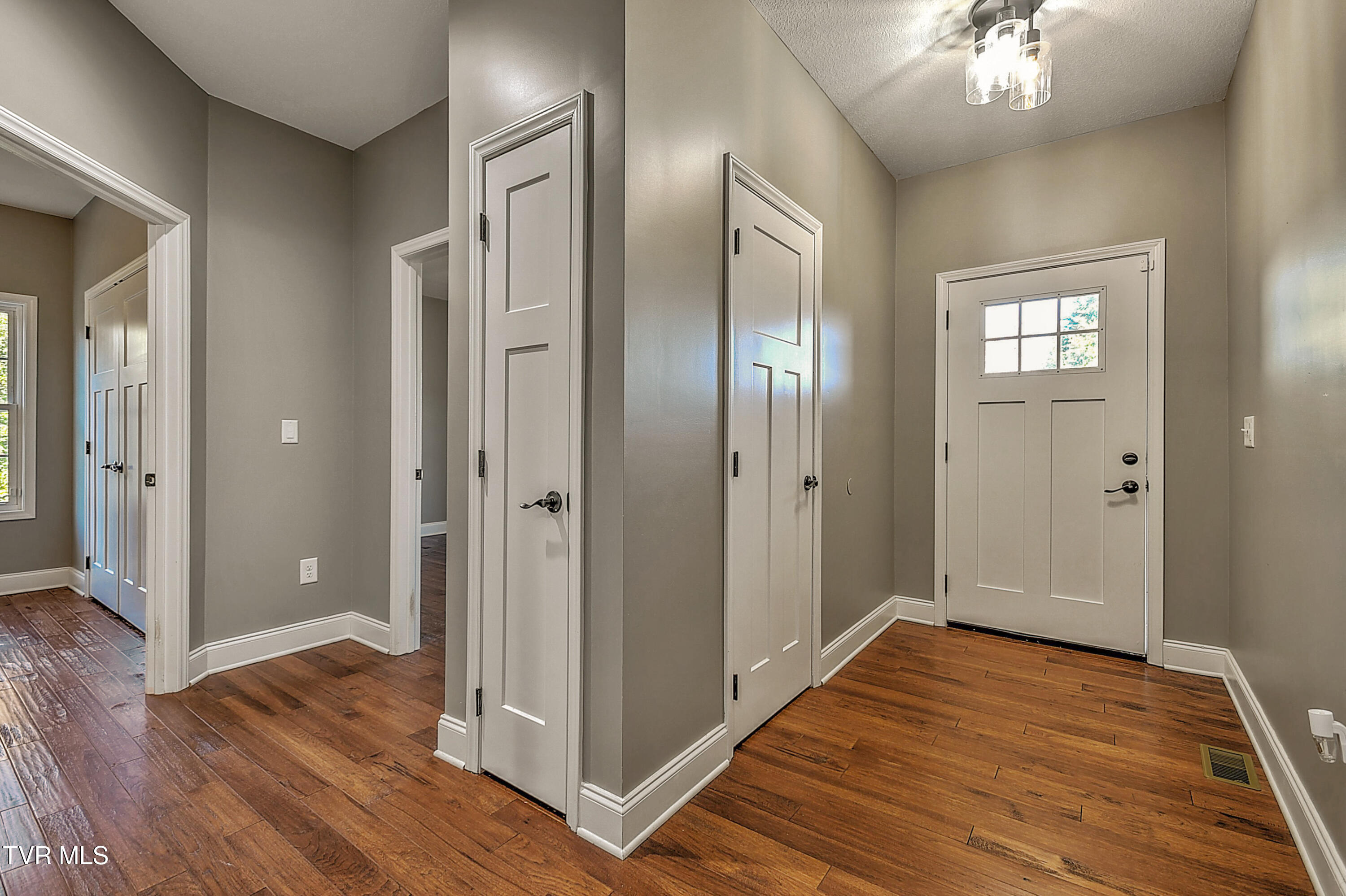 249 Oak View Circle Bristol, TN 37620 - Photo 38 of 73 249 Oak View DOM-35