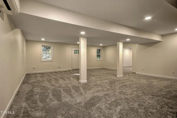 $549,900 | 249 Oak View Circle, Bristol, TN 37620