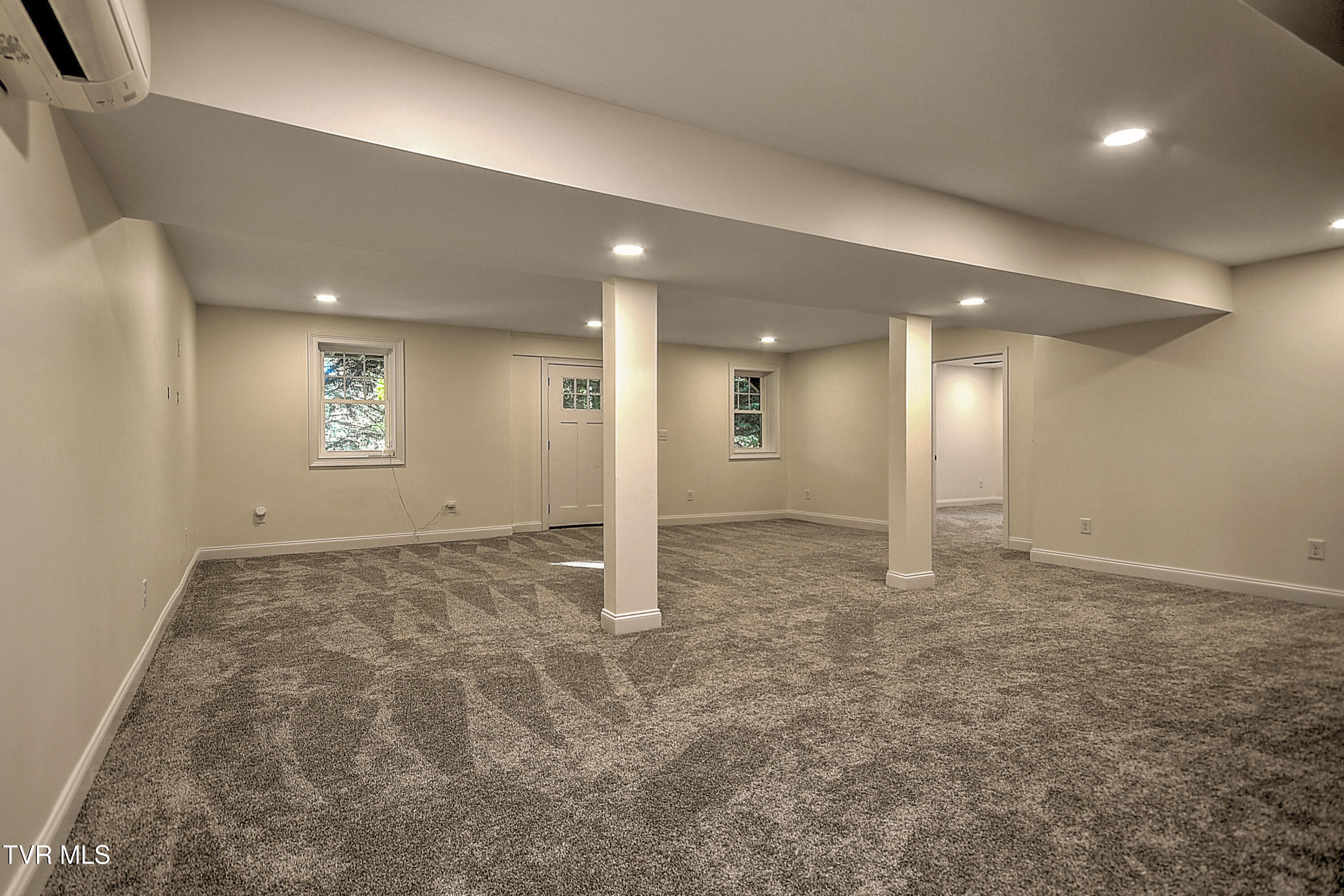 249 Oak View Circle Bristol, TN 37620 - Photo 47 of 73 249 Oak View DOM-44