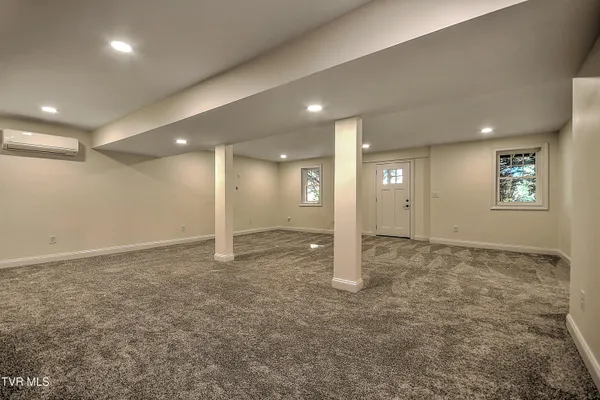 $549,900 | 249 Oak View Circle, Bristol, TN 37620