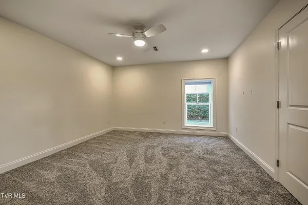 $549,900 | 249 Oak View Circle, Bristol, TN 37620