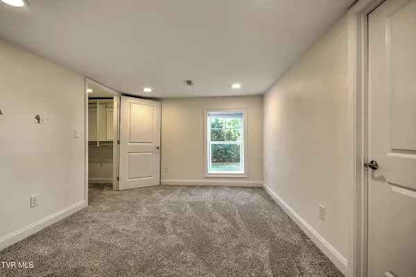 $549,900 | 249 Oak View Circle, Bristol, TN 37620