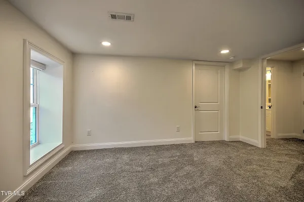 $549,900 | 249 Oak View Circle, Bristol, TN 37620