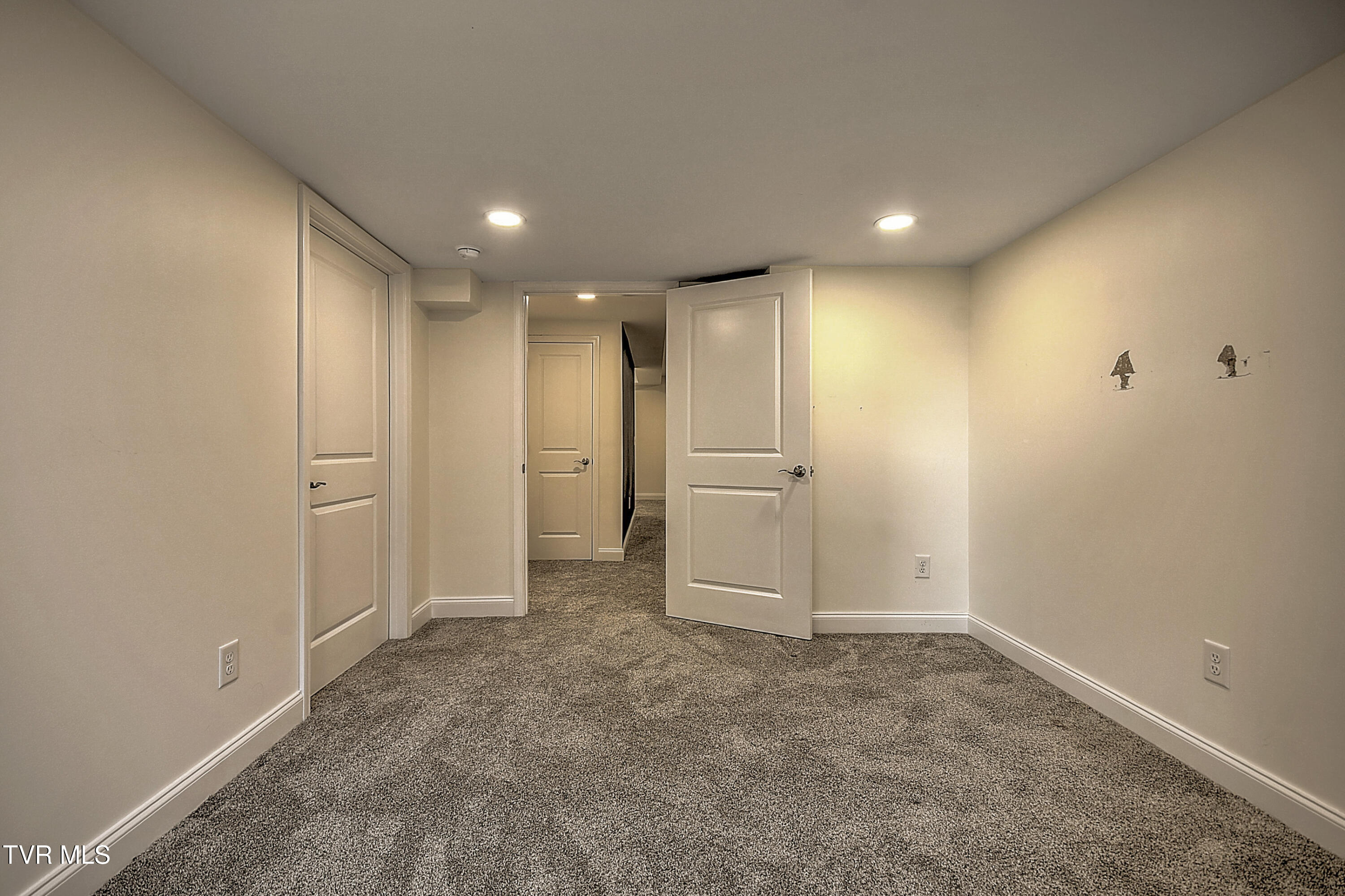 249 Oak View Circle Bristol, TN 37620 - Photo 58 of 73 249 Oak View DOM-56