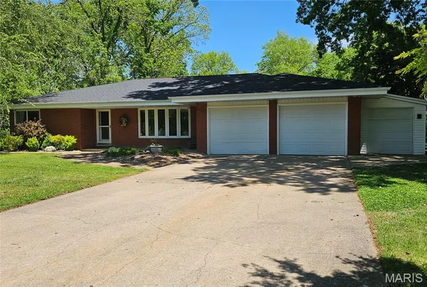 $395,000 | 26630 Lakeview Terrace, Godfrey, IL 62035