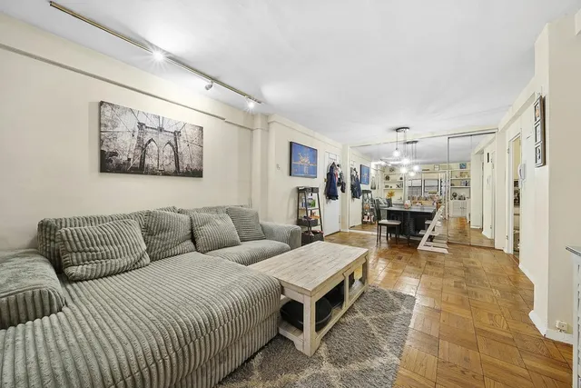 $699,000 | 241 East 76th Street, Unit 5J | Lenox Hill