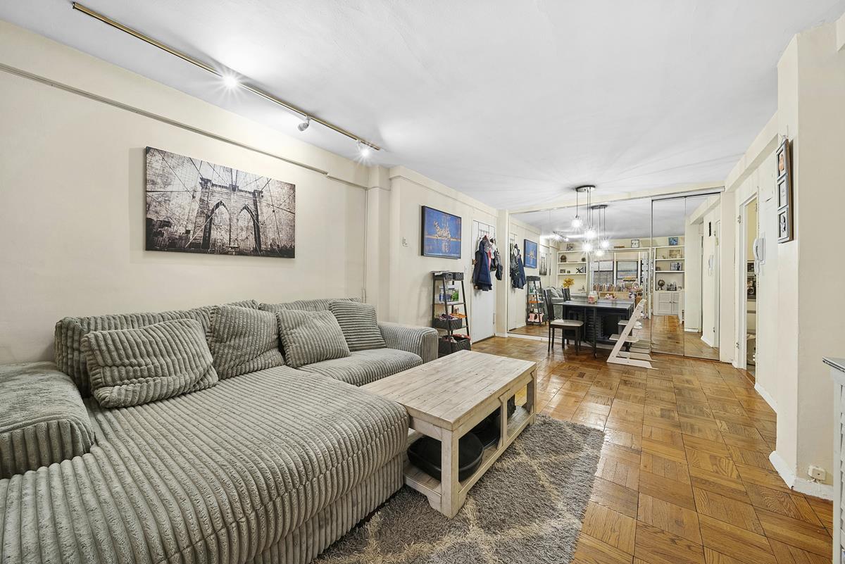 241 East 76th Street, Unit 5J Manhattan, NY 10021 - Photo 4 of 11 Living Room