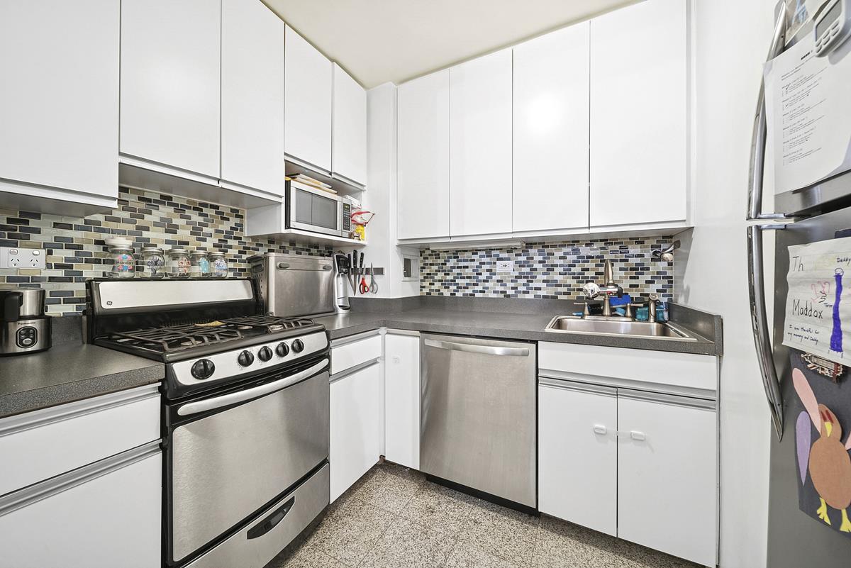 241 East 76th Street, Unit 5J Manhattan, NY 10021 - Photo 5 of 11 Kitchen