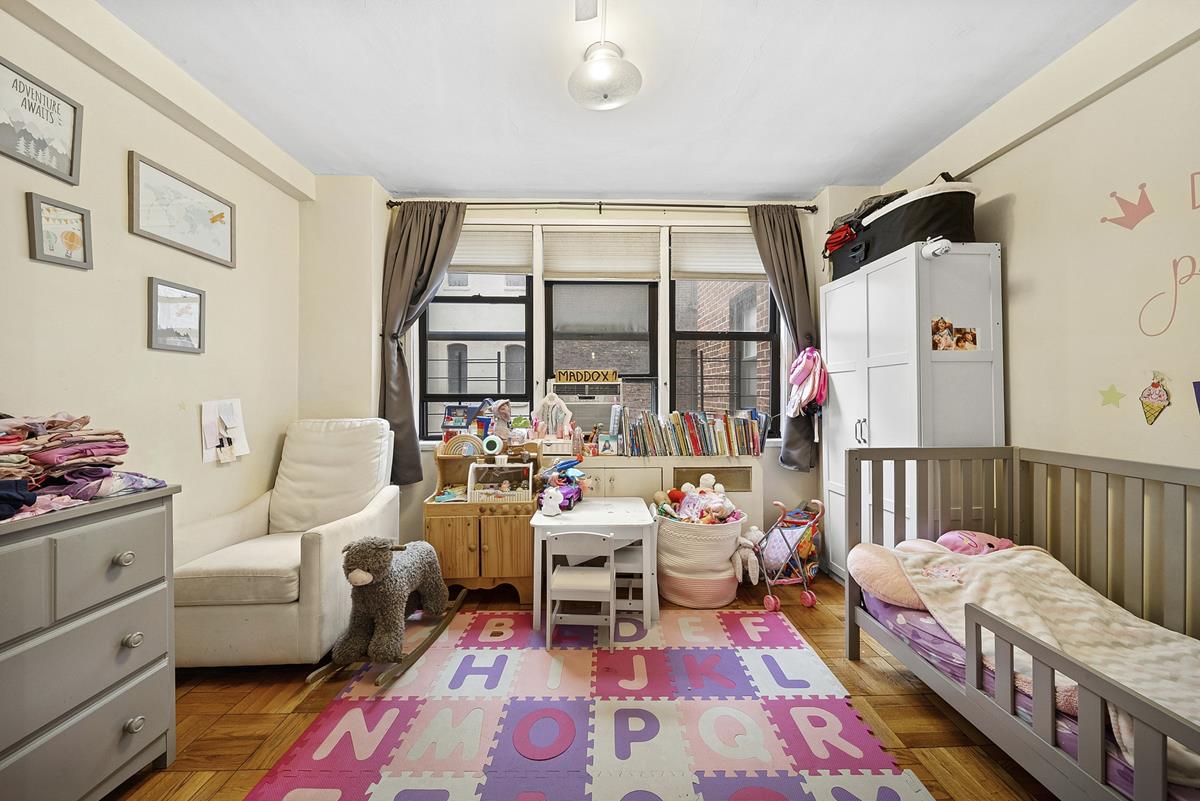 241 East 76th Street, Unit 5J Manhattan, NY 10021 - Photo 7 of 11 Library/Den