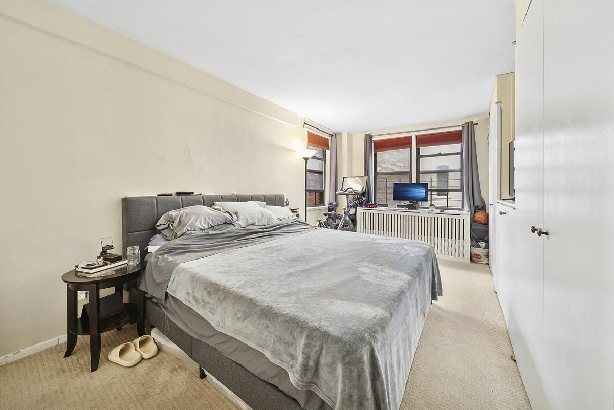 241 East 76th Street, Unit 5J Manhattan, NY 10021 - Photo 9 of 11 Bedroom