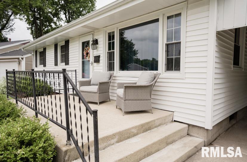 2439 Sussex Road Springfield, IL 62703 - Photo 3 of 20