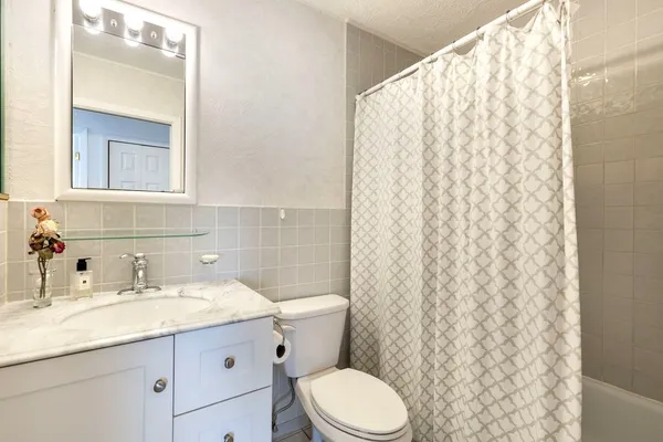 $210,000 | 1240 Cove Drive, Unit 221D, Prospect Heights, IL 60070