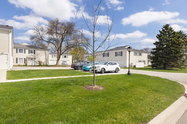 $210,000 | 1240 Cove Drive, Unit 221D, Prospect Heights, IL 60070