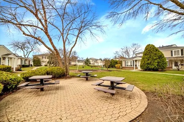 $210,000 | 1240 Cove Drive, Unit 221D, Prospect Heights, IL 60070