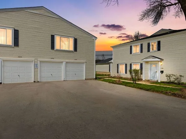 $210,000 | 1240 Cove Drive, Unit 221D, Prospect Heights, IL 60070