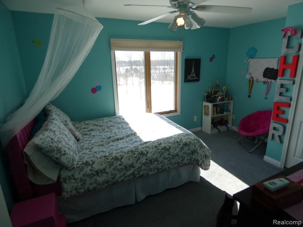 6845 Earhart Road South Lyon, MI 48178 - Photo 33 of 56 P1020556.jpg