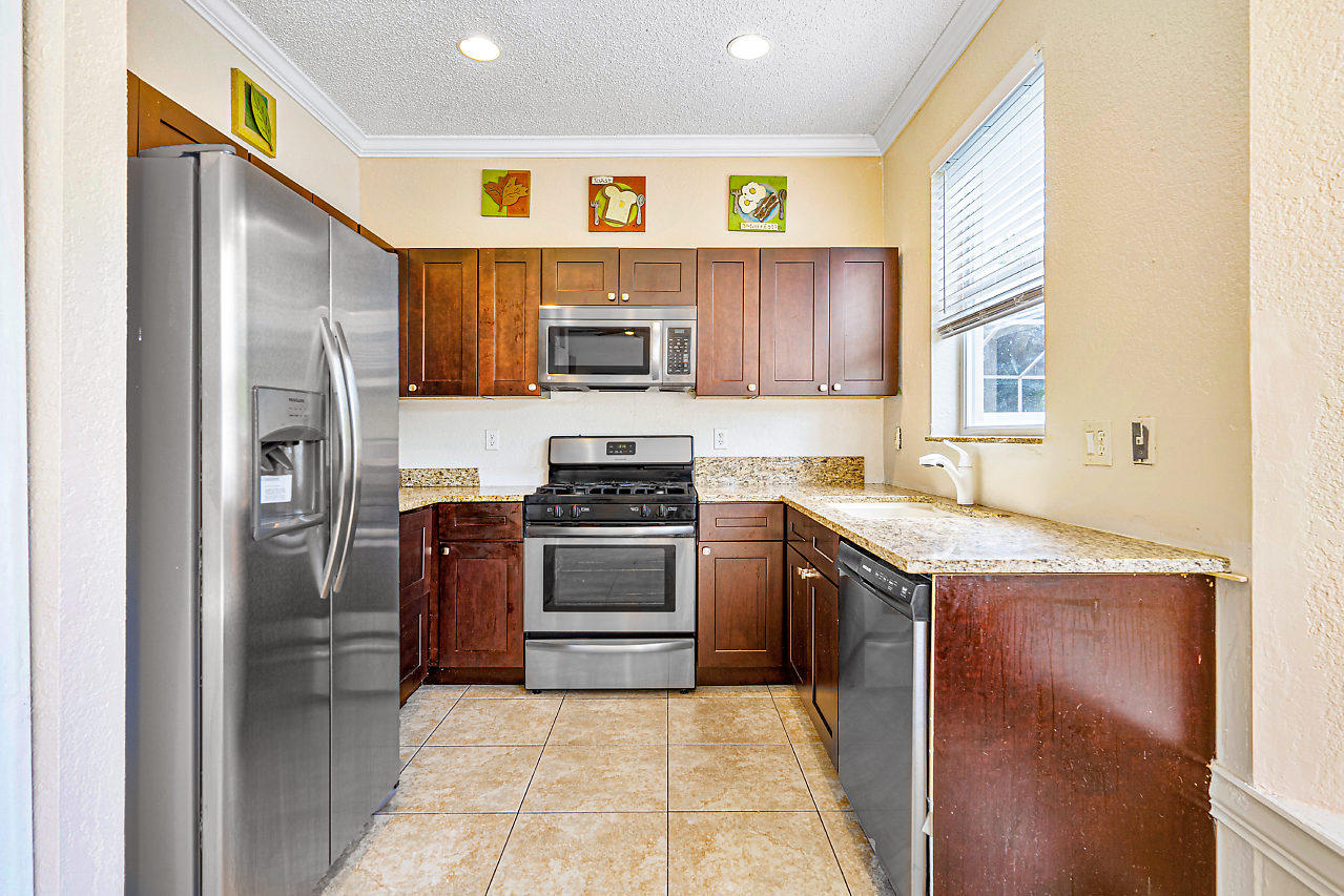 5742 Raceway Road Lake Worth, FL 33449 - Photo 12 of 43 011-5742RacewayRd-LakeWorth-FL-small