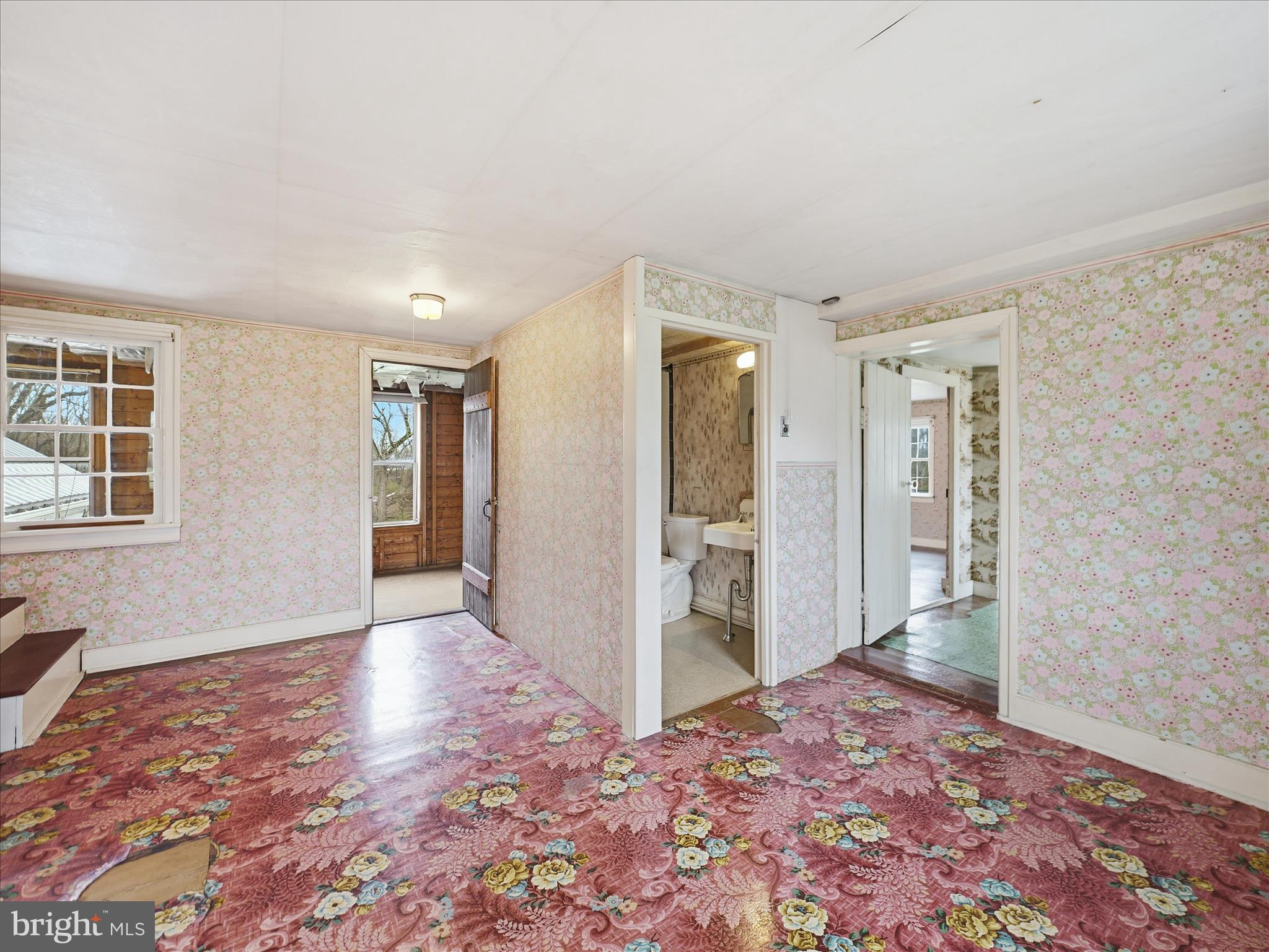 1376 Nolts Road Chambersburg, PA 17202 - Photo 30 of 64 Bedroom-linolium over wood floors