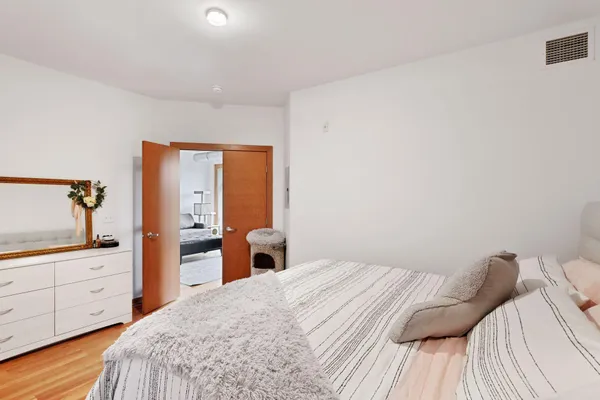 $1,495 | 15 East Franklin Avenue, Unit 211, Minneapolis, MN 55404