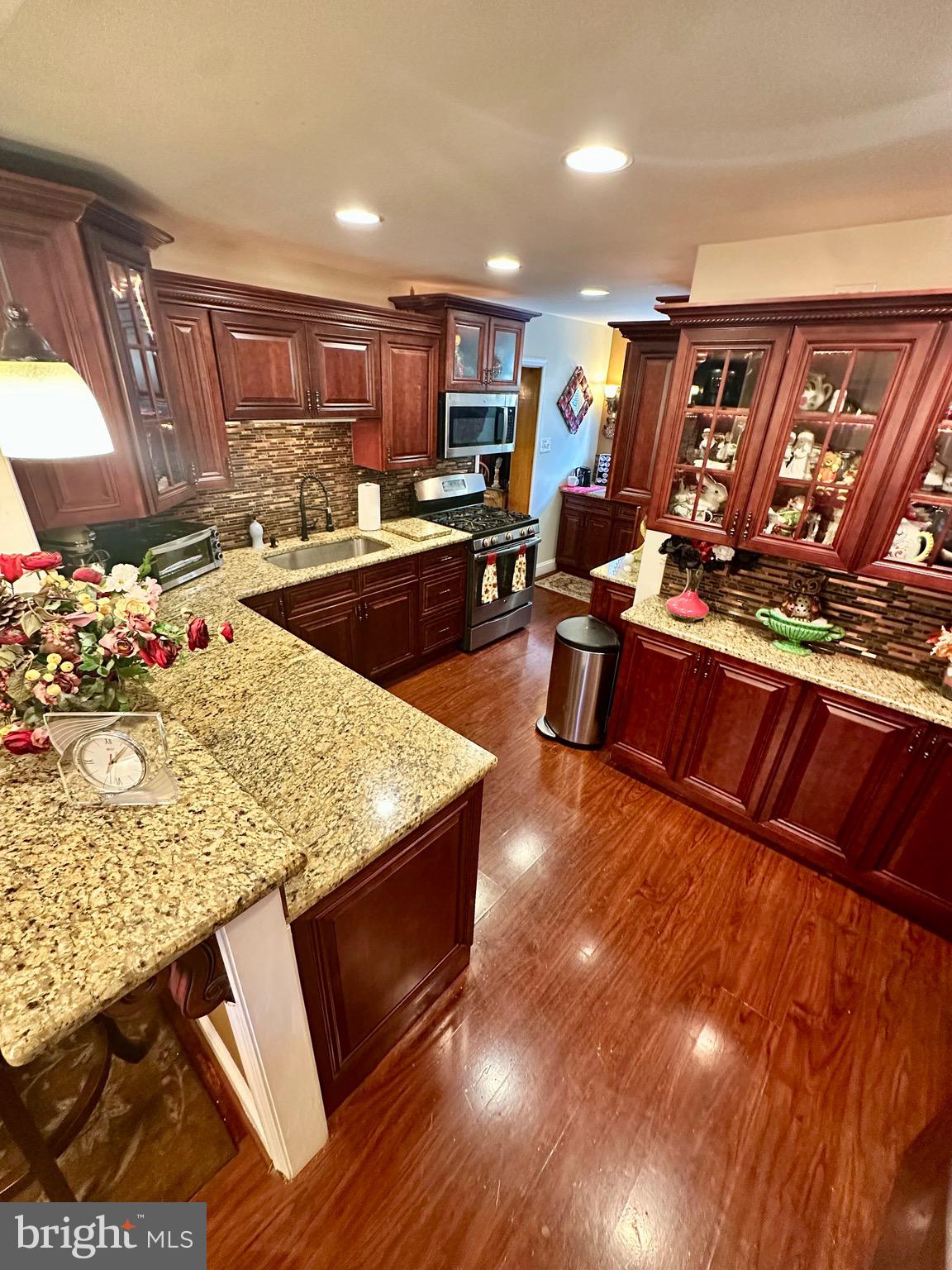 293 Friendship Road Drexel Hill, PA 19026 - Photo 2 of 23