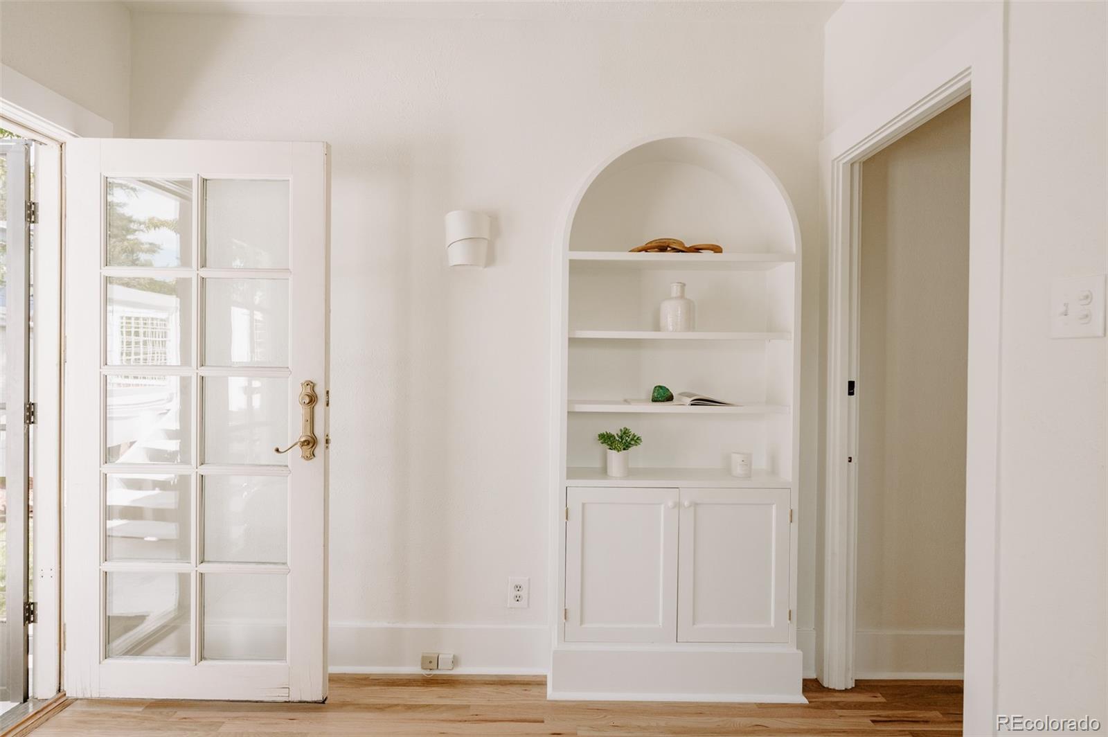 836 9th Street Boulder, CO 80302 - Photo 19 of 32 a view of cabinet with mirror and window