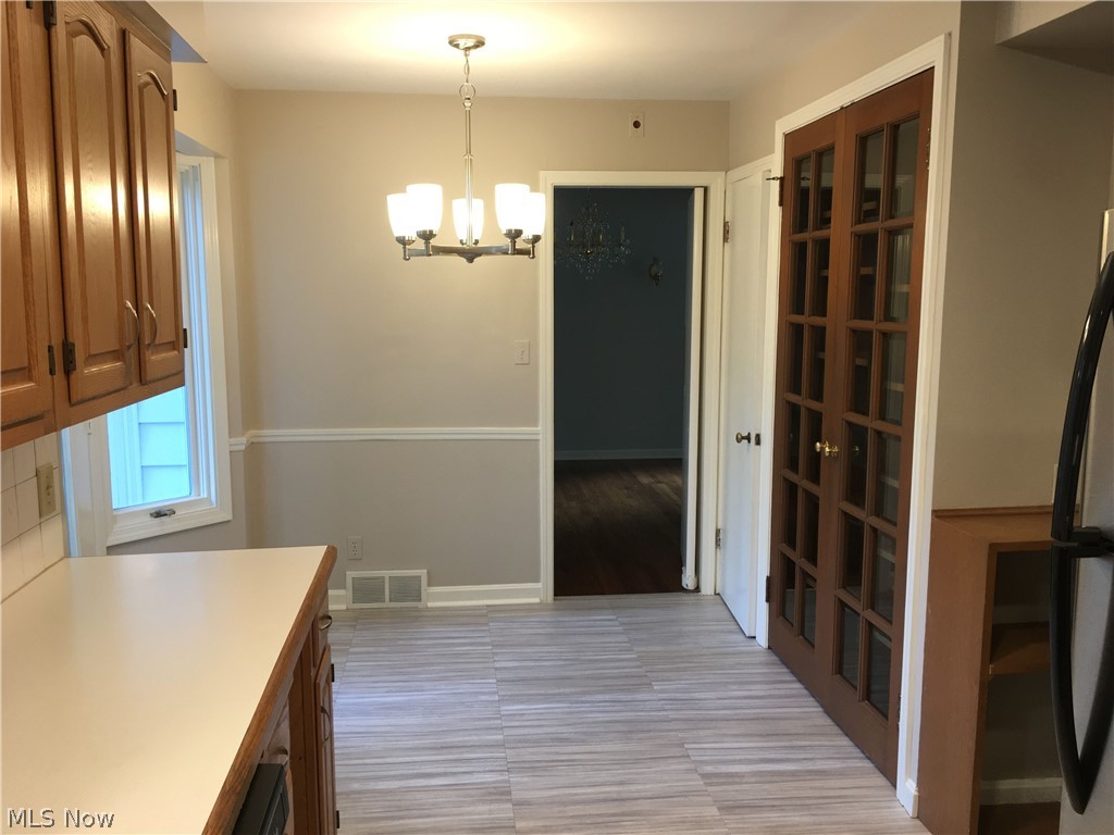 1555 Kew Road Cleveland, OH 44118 - Photo 12 of 35