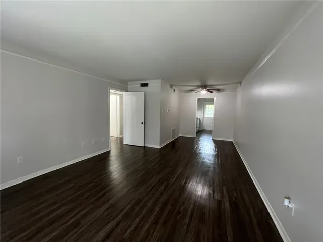 $895 | 500 Willow Drive, Unit B2, Lake Jackson, TX 77566