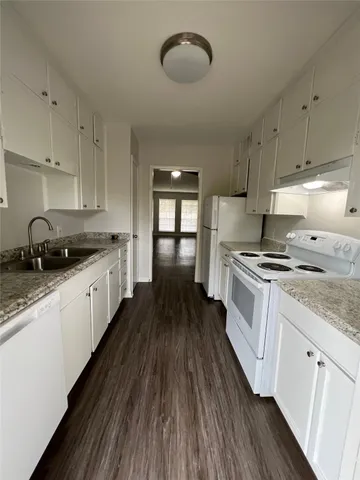 $895 | 500 Willow Drive, Unit B2, Lake Jackson, TX 77566