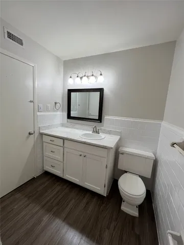 $895 | 500 Willow Drive, Unit B2, Lake Jackson, TX 77566