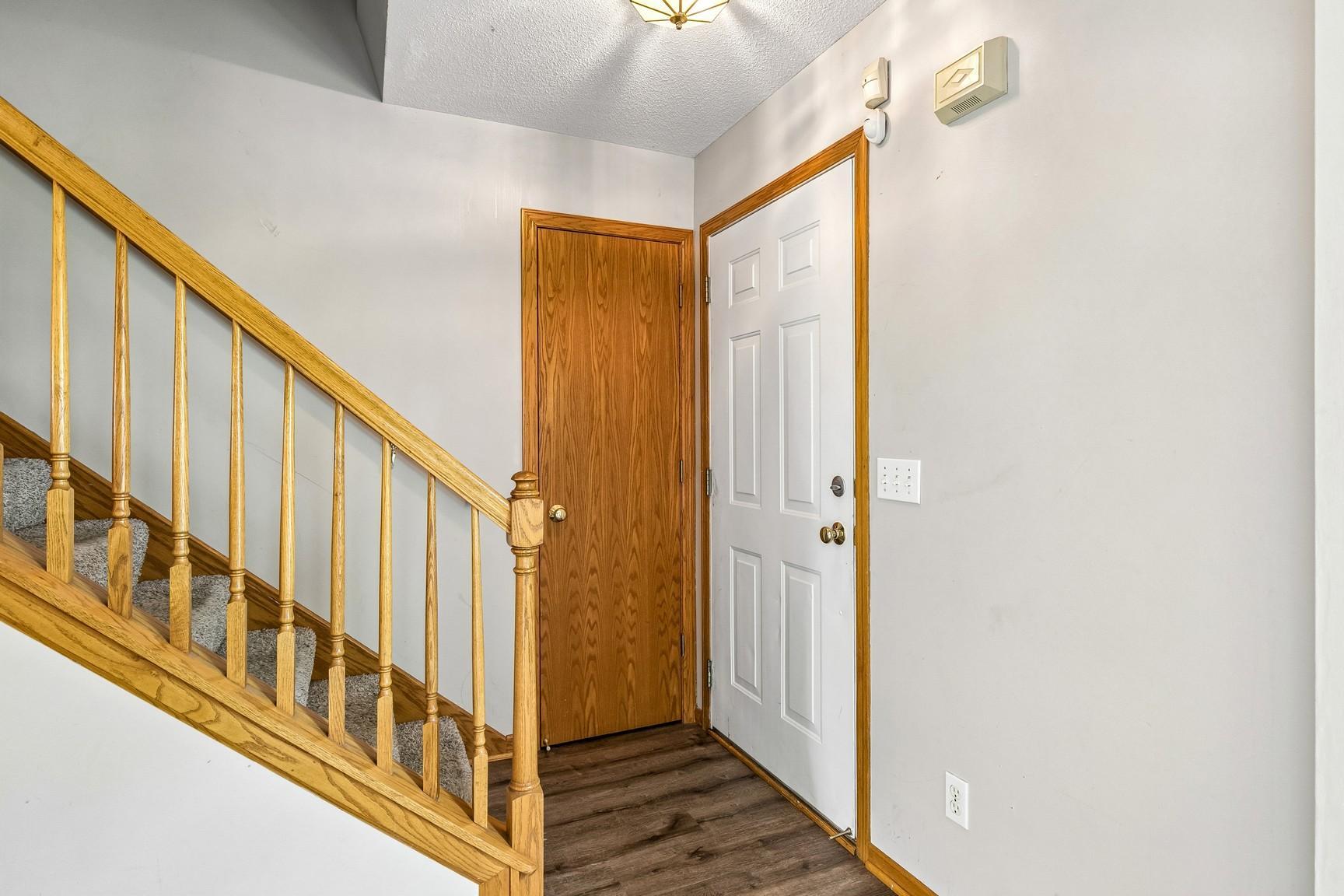 4926 Rusten Road Eagan, MN 55122 - Photo 4 of 50