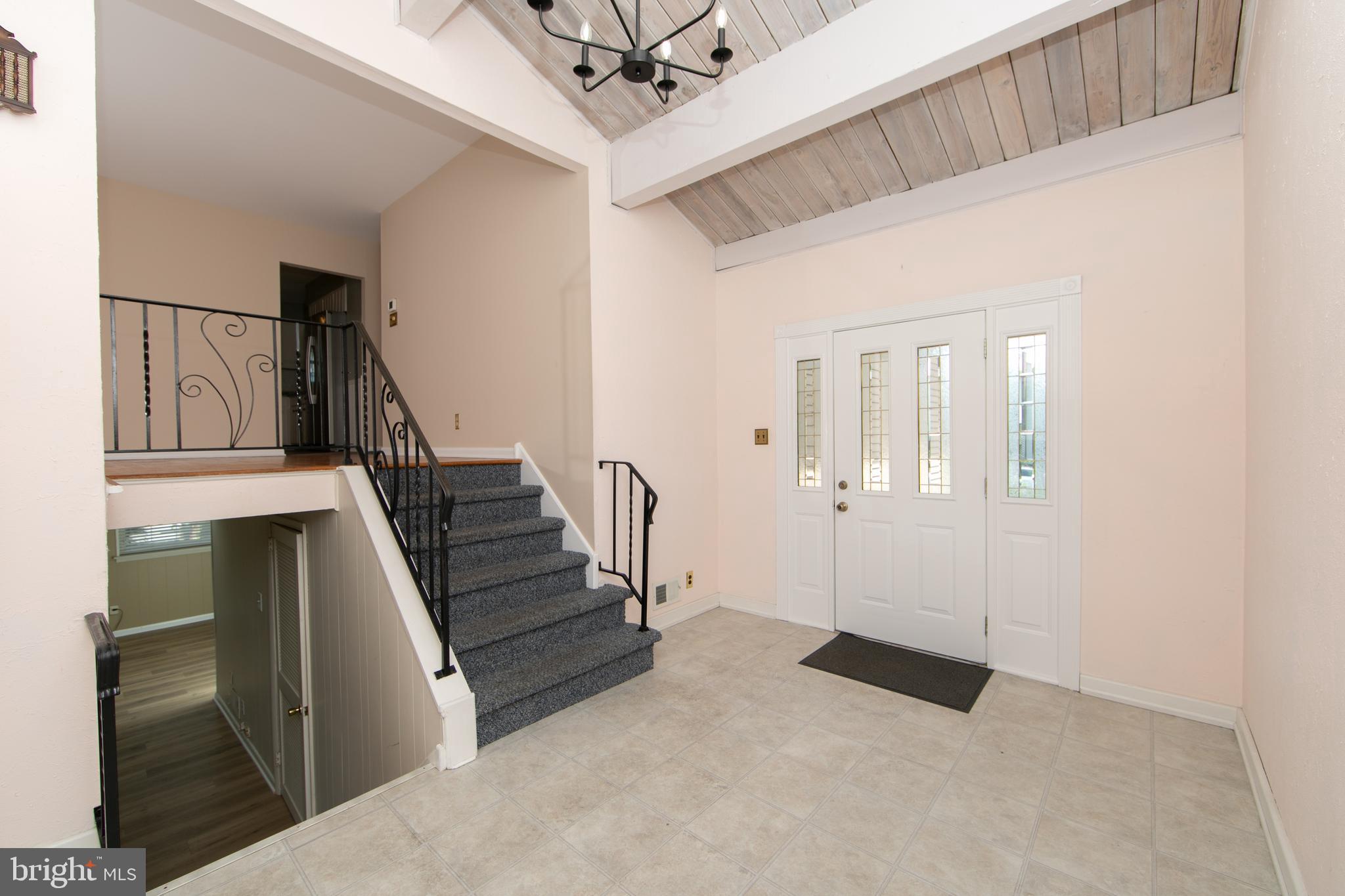 809 Charleston Road Mount Laurel, NJ 08054 - Photo 5 of 39 Foyer