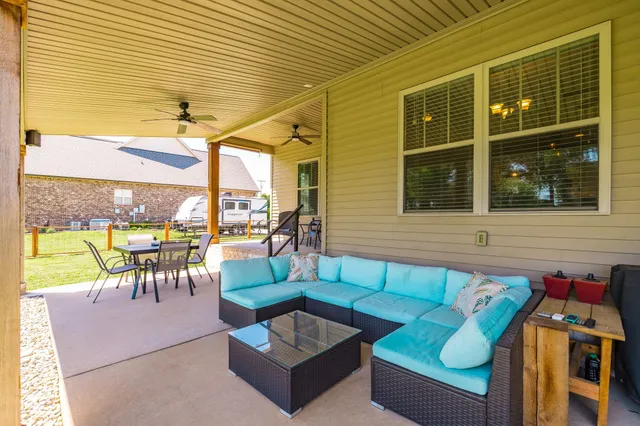 $672,000 | 725 North Russell Street, Portland, TN 37148