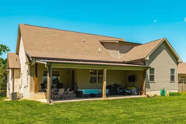 $672,000 | 725 North Russell Street, Portland, TN 37148