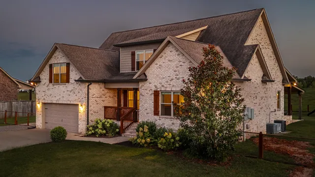 $672,000 | 725 North Russell Street, Portland, TN 37148