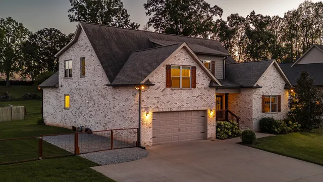 $672,000 | 725 North Russell Street, Portland, TN 37148