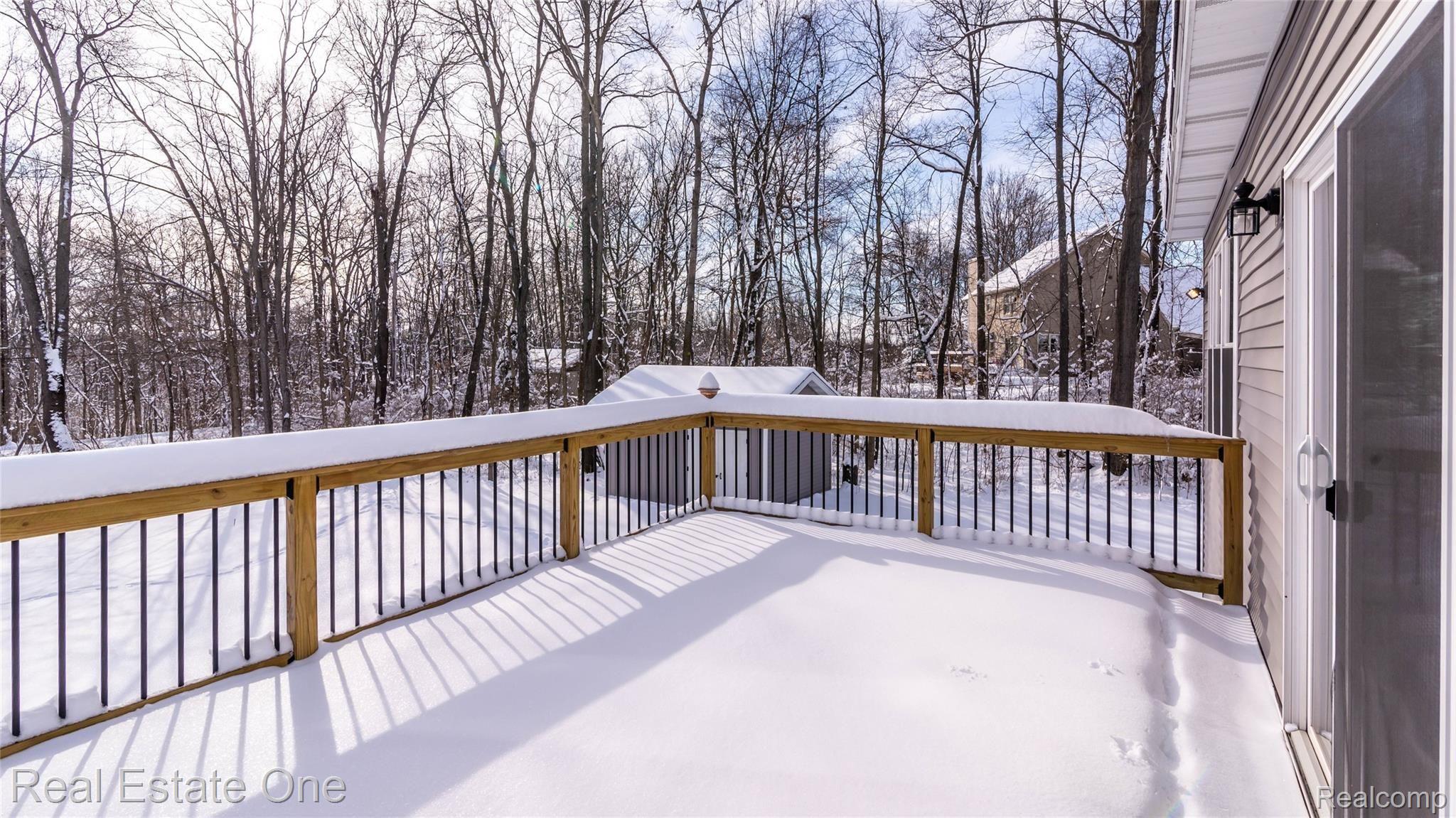 4018 Hartland Road Hartland, MI 48353 - Photo 9 of 54 Deck and Views