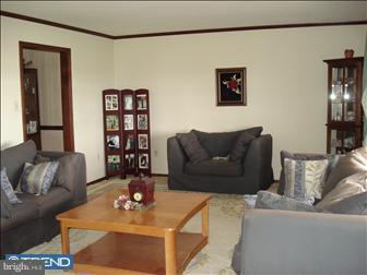 702 Grim Road Kutztown, PA 19530 - Photo 4 of 6 Living Room