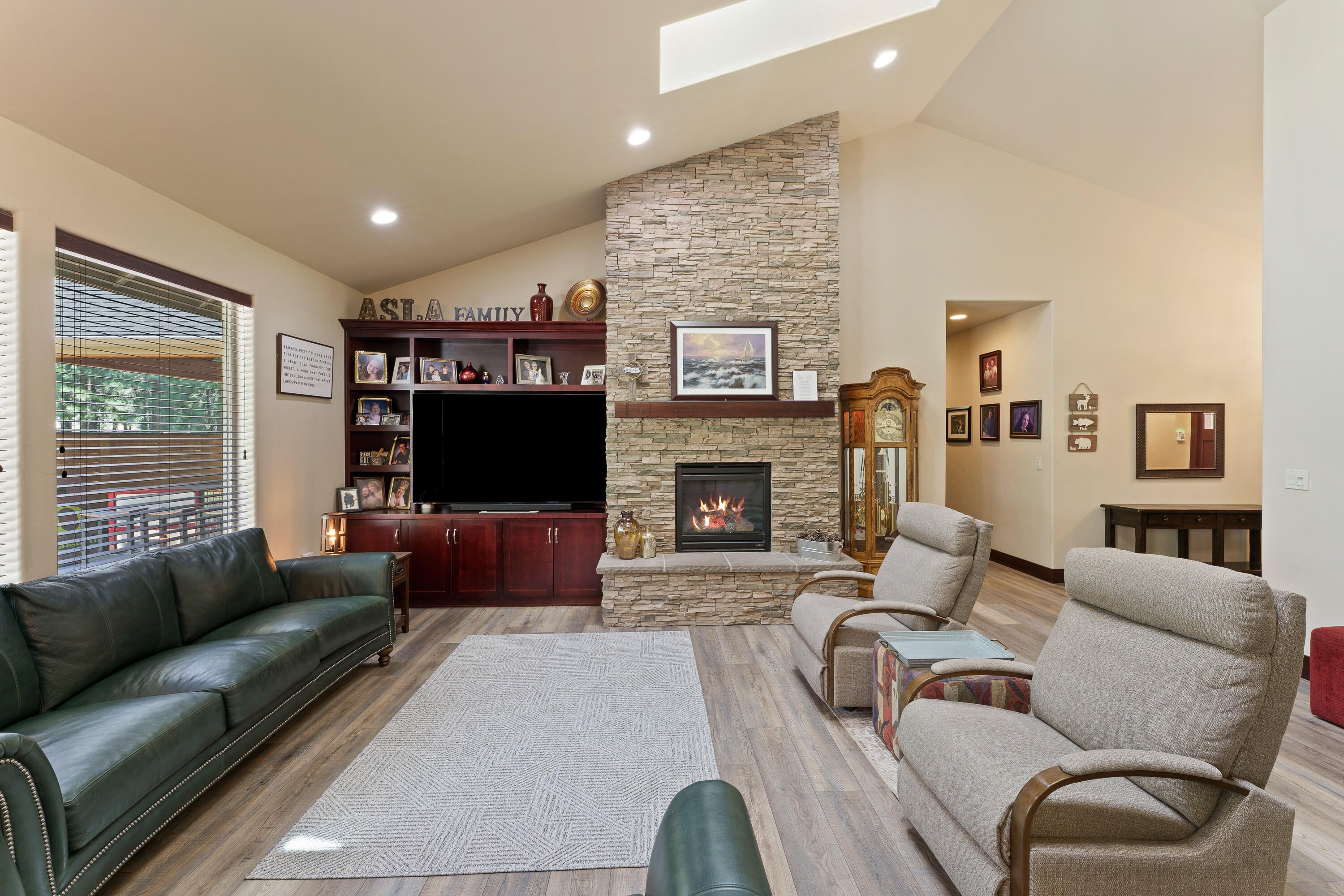 17142 Norwalk Road Bend, OR 97707 - Photo 13 of 40 DSC02192