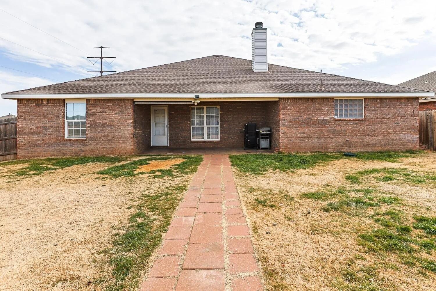 10602 Clinton Avenue Lubbock, TX 79424 - Photo 34 of 36 a front view of a house with a yard