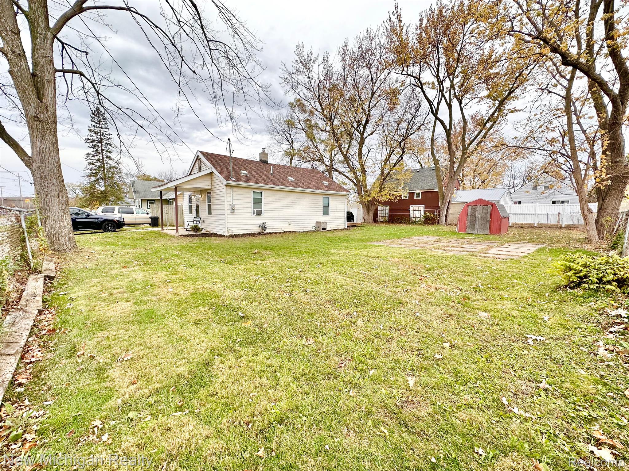 2065 East Judd Road Burton, MI 48529 - Photo 4 of 24 Gallery Image 4