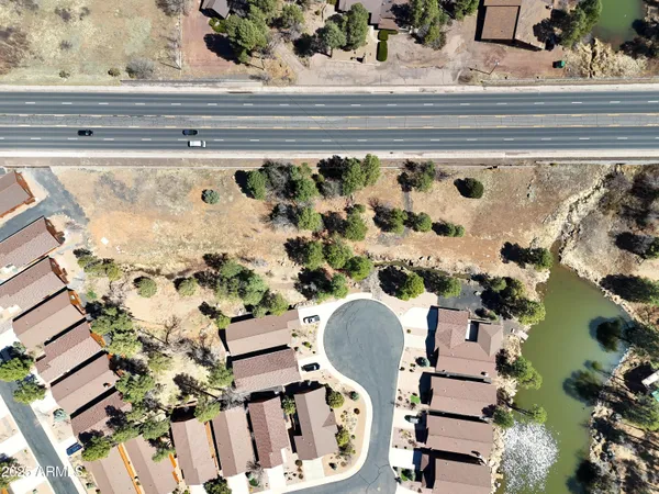 a picture of a dresser