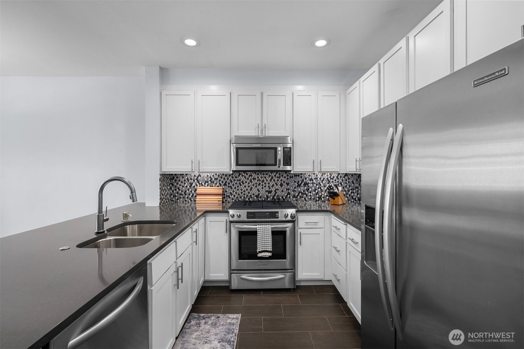 2000 Alaskan Way, Unit 453 Seattle, WA 98121 - Photo 4 of 33