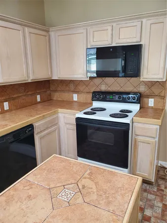 $2,100 | 2715 Falling Forest Court, Richmond, TX 77406