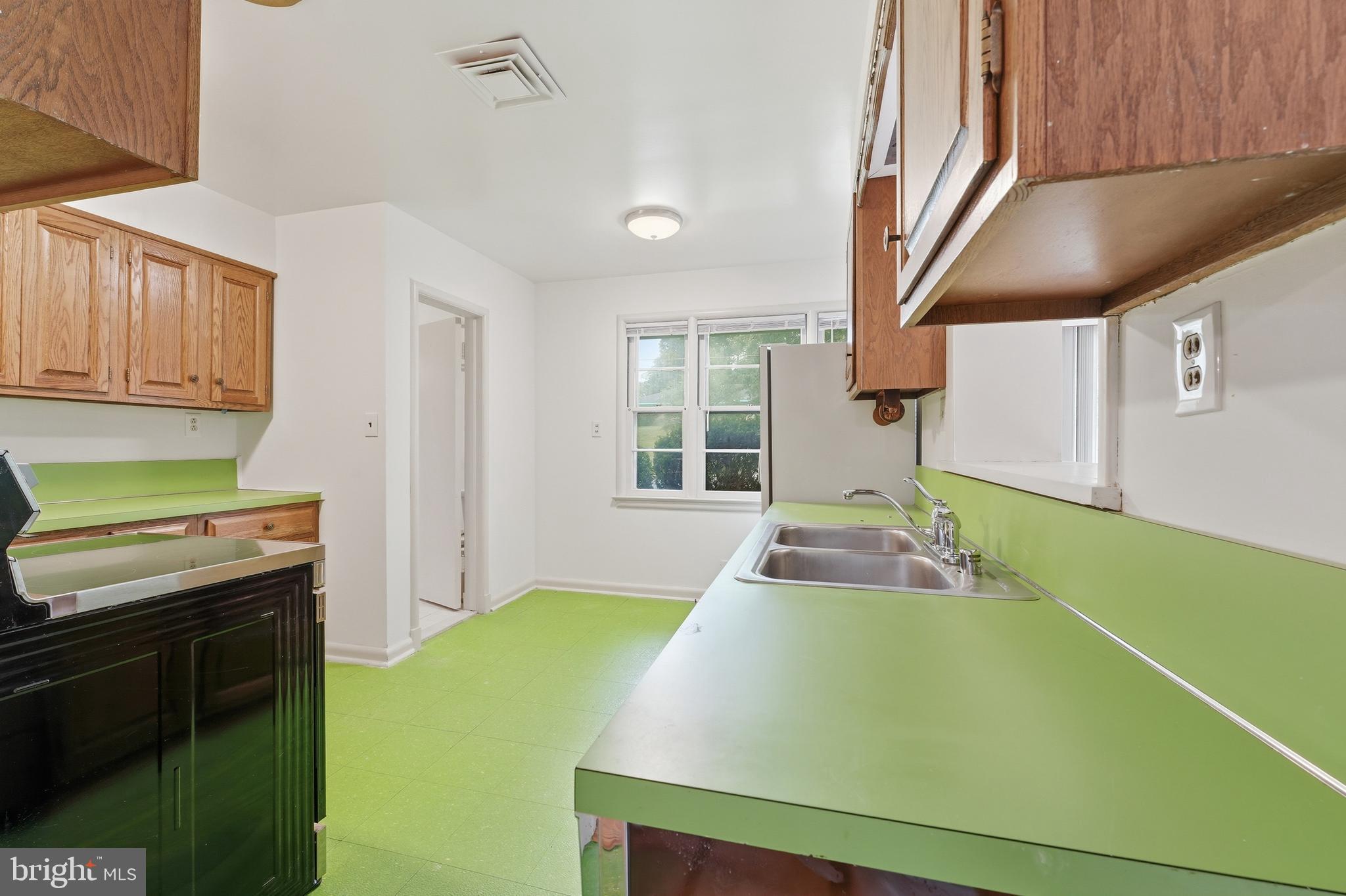 228 Northwest Terrace Silver Spring, MD 20901 - Photo 12 of 70