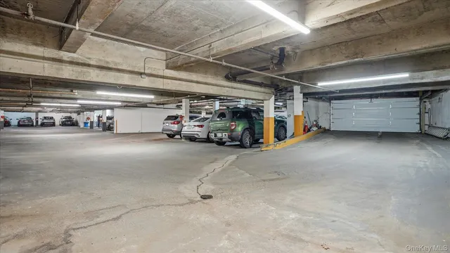 $324,999 | 10 Lenox Road, Unit 1G, Rockville Centre, NY 11570