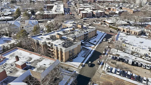 $324,999 | 10 Lenox Road, Unit 1G, Rockville Centre, NY 11570