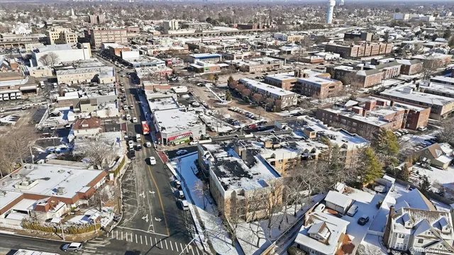 $324,999 | 10 Lenox Road, Unit 1G, Rockville Centre, NY 11570