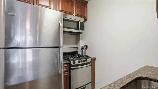 $324,999 | 10 Lenox Road, Unit 1G, Rockville Centre, NY 11570