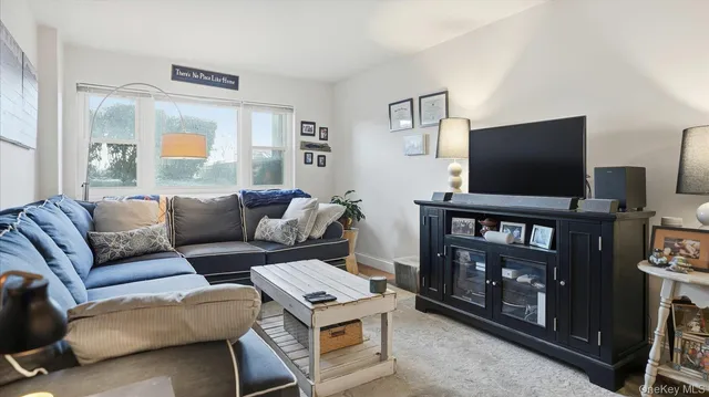 $324,999 | 10 Lenox Road, Unit 1G, Rockville Centre, NY 11570